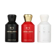Botella de perfume en blanco