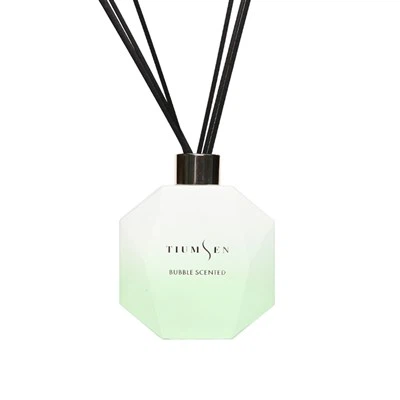 Botella difusora y varillas.